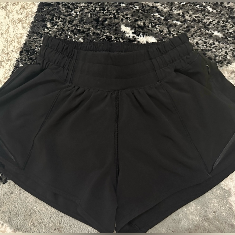 LuluLemon - Hotty hot low-rise lines shorts - Black
